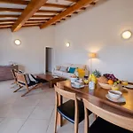 מלון דירות Salina Bay 4*