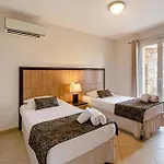 מלון דירות Salina Bay 4*