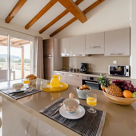 Ξενοδοχείο με διαμερίσματα Salina Bay 4*