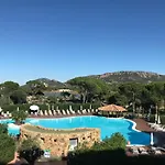 萨利纳湾公寓酒店 4*