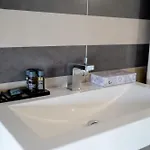 Ξενοδοχείο με διαμερίσματα Salina Bay 4*